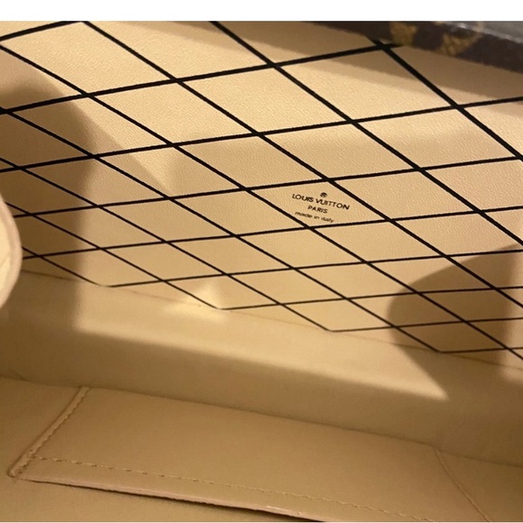 COPY - LV mini box !! AS IS - Picture 4 of 4